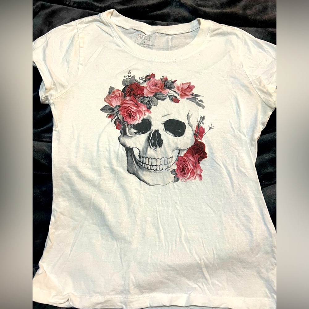 🌼 Floral Skull Tee